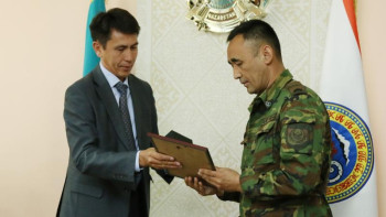 Фотография к новости: Көк-Төбедегі өртті сөндіруге атсалысқан қызметкерлер марапатталды