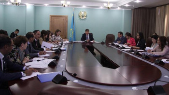 Фотография к новости: Денсаулық сақтау министрлігінде нәресте өлімін азайту шаралары талқыланды