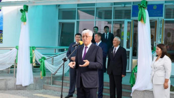 Фотография к новости: Алматы облысының әкімі оқушыларға мамандық таңдаудың қыр-сырын айтып берді