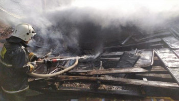 Фотография к новости: Алматыда жеке тұрғын үй өртке оранды