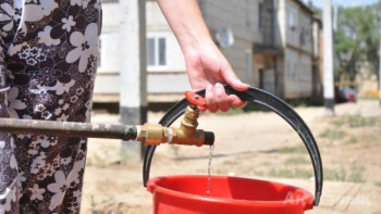 Фотография к новости: Әкім Наурызбай ауданында халықтың 50% су тапшылығын көріп отырғанын айтты 