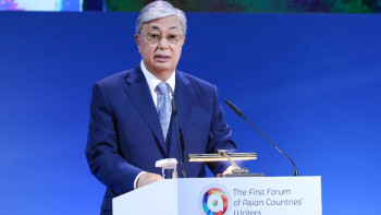 Фотография к новости: Тоқаев: Ақын-жазушыларымыздың туындылары 2,5 млрд оқырманға тарайды