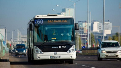 Астана LRT автобусқа кедергі келтірмеуді сұрады