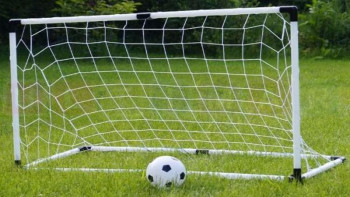 Фотография к новости: Түркістан облысында оқушының үстіне футбол қақпасы құлап, қаза болды