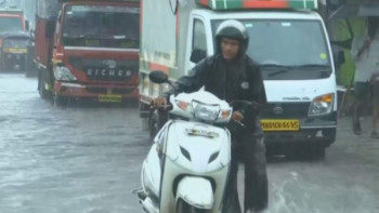 Фотография к новости: Мумбайда халық топан судан әбігерге түсті