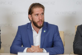 Фотография к новости: Олимпиада чемпионы Қазақстанның фристайл-акробатика құрамасына кеңесші болды