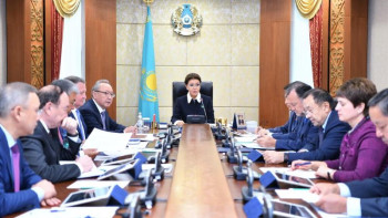 Фотография к новости: Жұмысты электрондық сипатқа көшіру қажет – Дариға Назарбаева