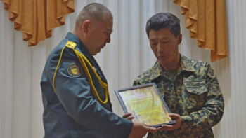 Фотография к новости: Қарағандыда әскерилер «Отан отбасынан басталады» атты акция өткізді