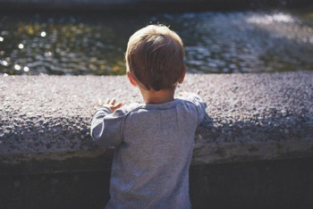 Фотография к новости: Қарағандыда қаза болған 3 жасар баланың әжесі жантүршігерлік оқиғаның қалай болғанын айтты