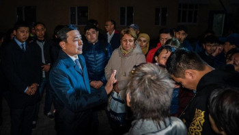 Фотография к новости: Елорда әкімі "Семейный" тұрғын үй кешенінің үлескерлерімен кездесті