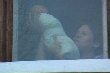 Фотография к новости: Жас босанған әйел екі нәрестені терезеден лақтырып жіберді