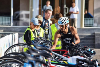 Фотография к новости: Қазақстандық спортшы триатлоннан Украинадағы турнирде жеңіске жетті 