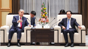 Фотография к новости: Тоқаев Қытай Компартиясының Чжецзян провинциясындағы хатшысы Чэ Цзюньмен кездесті