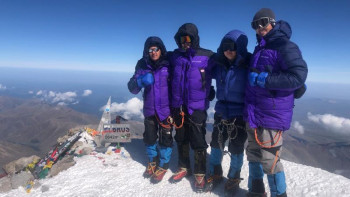 Фотография к новости: Батысқазақстандық альпинистер Эльбрус шыңын бағындырды