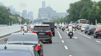 Фотография к новости: Мемлекет басшысы Халық батырлары монументіне гүл қойды  