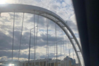 Фотография к новости: Нұр-Сұлтанда ер адам көпірден секіріп кетпек болды