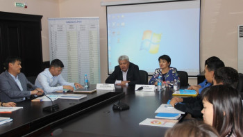 Фотография к новости: Полиция қызметкерлері жаңа әліпбиді үйренуде