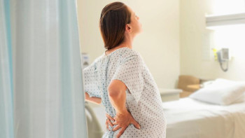 Фотография к новости: Нәрестесінен айырылған әйел дәрігерлерді кінәлайды