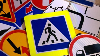 Фотография к новости: Атырауда  жол белгілері қайта жаңартылуда