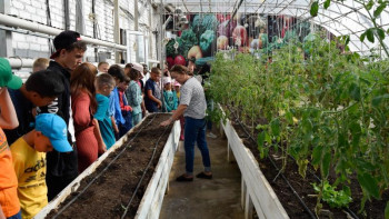 Фотография к новости: Қарағандылық балалар үйінің тәрбиеленушілері эко ауылмен танысты