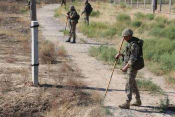 Фотография к новости: Арыста қойма аумағын оқ-дәрілерден тазарту кезінде жарылыс болды