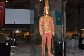 Фотография к новости: Анадолы өркениеттер музейінде «Алтын адам» таныстырылды