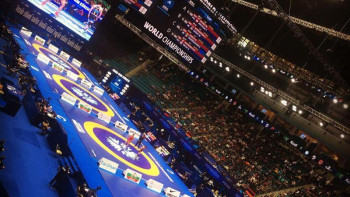 Фотография к новости: Күрес түрлерінен әлем чемпионаты: Үш салмақ бойынша кездесулер басталды