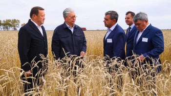 Фотография к новости: Мемлекет басшысы «Иван Зенченко» сүт фермасына барды