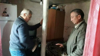 Фотография к новости: Семей әкімдігі зейнеткердің үйін жөндеп береді