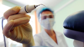 Фотография к новости: Тіс клиникасы әйелдің мұрнына пломб салған