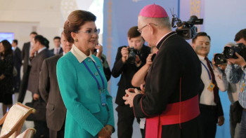 Фотография к новости: Әлемдік діндер съезі адамдарды сыйластық рухына тәрбиелеуге үлес қосты – Назарбаева