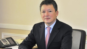 Фотография к новости: Тимур Құлыбаев 100% көрсеткішпен президент болып сайланды