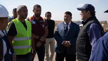 Фотография к новости: Ноғаев Атырау-Астрахань жолының жөндеу жұмысымен танысты