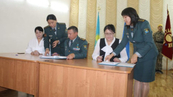 Фотография к новости: Оқушылардың жаппай төбелесінен соң, офицерлер мектепте сабақ өтетін болды 