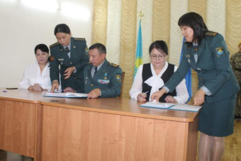 Фотография к новости: Оқушылардың жаппай төбелесінен соң, офицерлер мектепте сабақ өтетін болды 