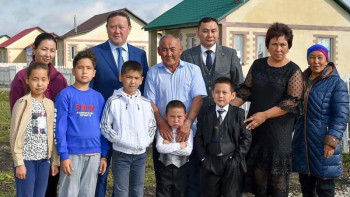 Фотография к новости: СҚО-ға қоныс аударған отбасылар баспаналы болды