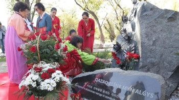 Фотография к новости: Қарағанды кәрістері қазақ халқына алғыс білдіретін естелік белгісін ашты