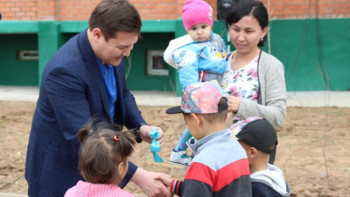 Фотография к новости: Жыл соңына дейін көпбалалы отбасыларға 8 мың пәтер беріледі