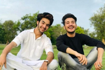 Фотография к новости: Әйгілі видеоблогер тікелей эфир кезінде қаза болды