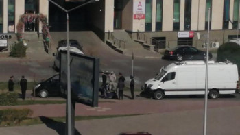 Фотография к новости: Нұр-Сұлтандағы Канада елшілігінің территориясын қоршап тастады