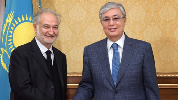 Фотография к новости: ﻿Тоқаев белгілі француз саясаткерін қабылдады