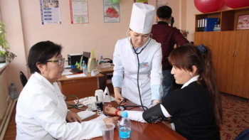 Фотография к новости: ﻿Әйелдер онколог мамандардан тегін кеңес ала алады