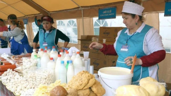 Фотография к новости: Нұр-Сұлтанда ауылшаруашылық жәрмеңке өтіп жатыр