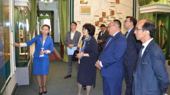 Фотография к новости: Мәдениет және спорт министрі Семейдегі Абай музейіне барды