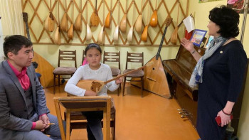 Фотография к новости: Мәдениет және спорт министрі Риддер қаласындағы музыка мектебіне барды