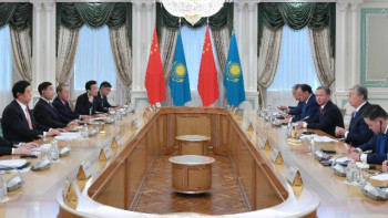 Фотография к новости: Мемлекет басшысы Ли Чжаньшумен кездесті 