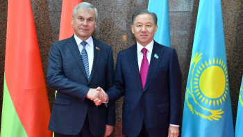 Фотография к новости: Нығматулин беларустық әріптесімен келіссөз жүргізді