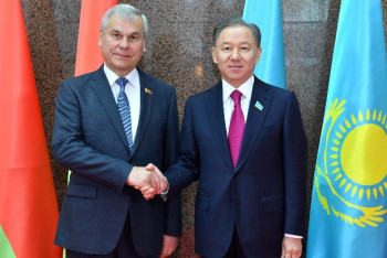 Фотография к новости: Нығматулин беларустық әріптесімен келіссөз жүргізді