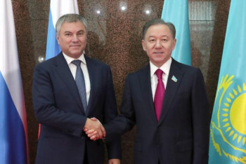 Фотография к новости: Мәжіліс төрағасы ресейлік әріптесімен кездесті 