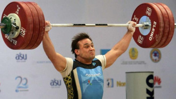 Фотография к новости: Илья Ильин әлем чемпионатында қытайлық атлеттен 47 келі төмен көтерді